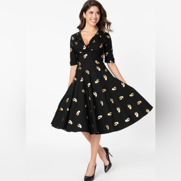 Unique Vintage x Harry Potter Wizarding World Black w/ Gold Snitch Fit & Flare - Picture 11 of 11